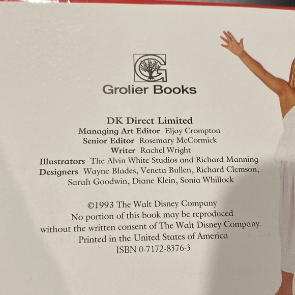 Mickey Wonders Why: What Did Knights Wear in the Day? - Hardcover Book - Picture 3 of 6